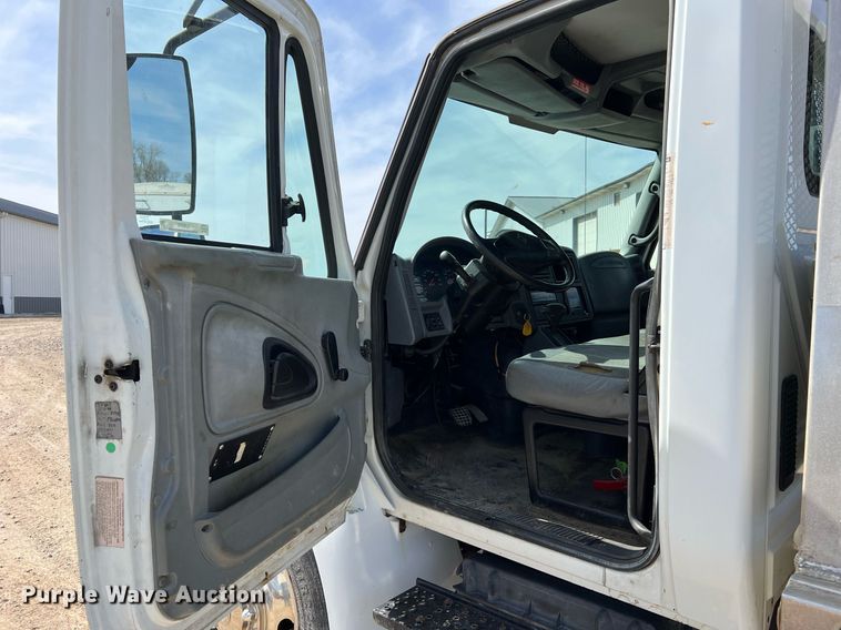 image for item LI9579 2007 International 4300  rollback truck