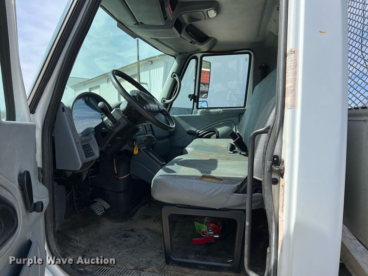 image for item LI9579 2007 International 4300  rollback truck