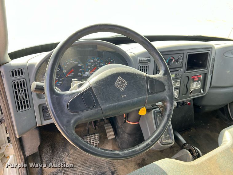 image for item LI9579 2007 International 4300  rollback truck