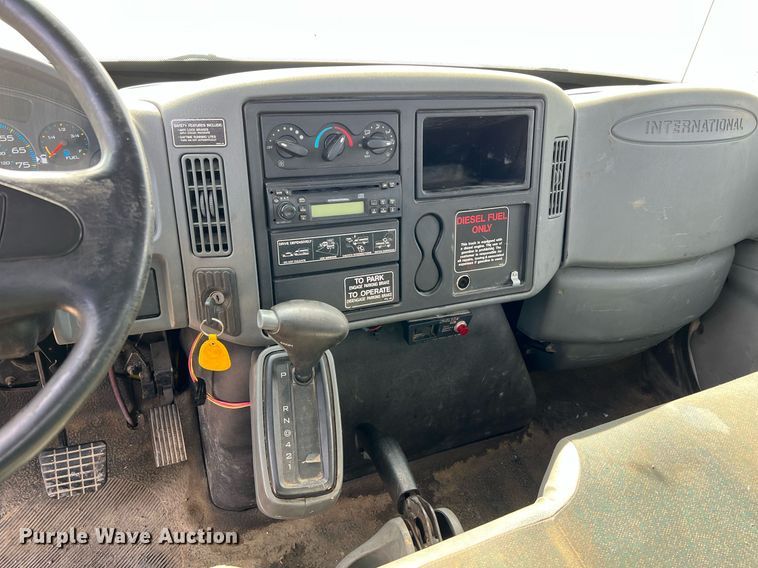 image for item LI9579 2007 International 4300  rollback truck