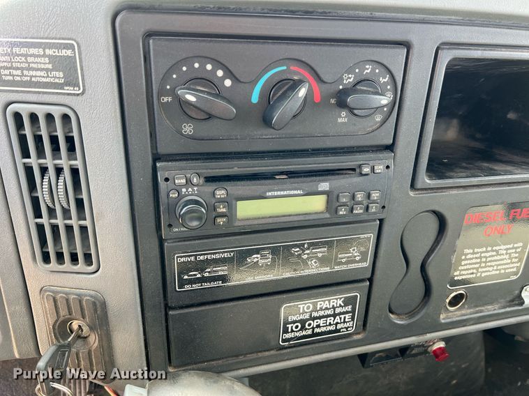 image for item LI9579 2007 International 4300  rollback truck