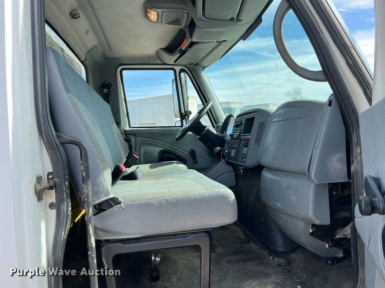 image for item LI9579 2007 International 4300  rollback truck