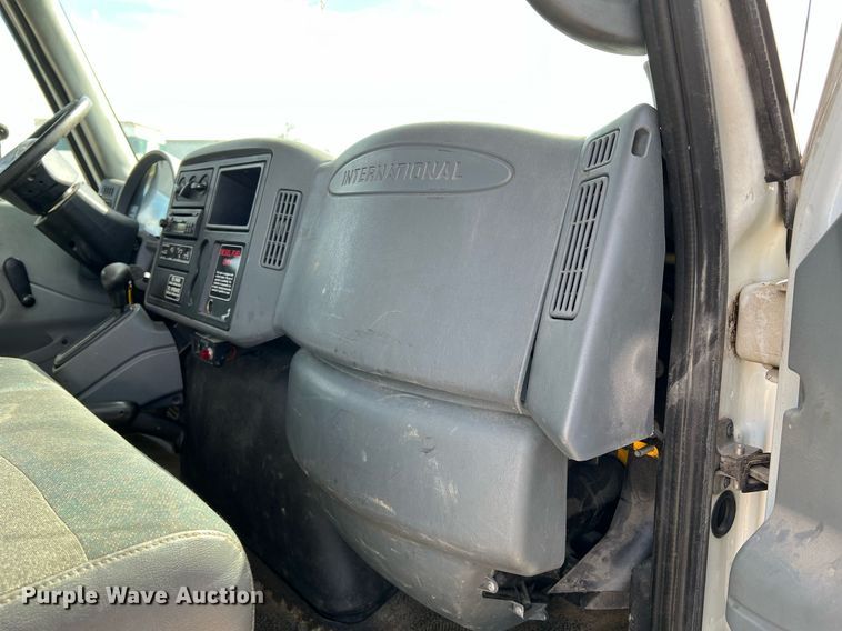 image for item LI9579 2007 International 4300  rollback truck