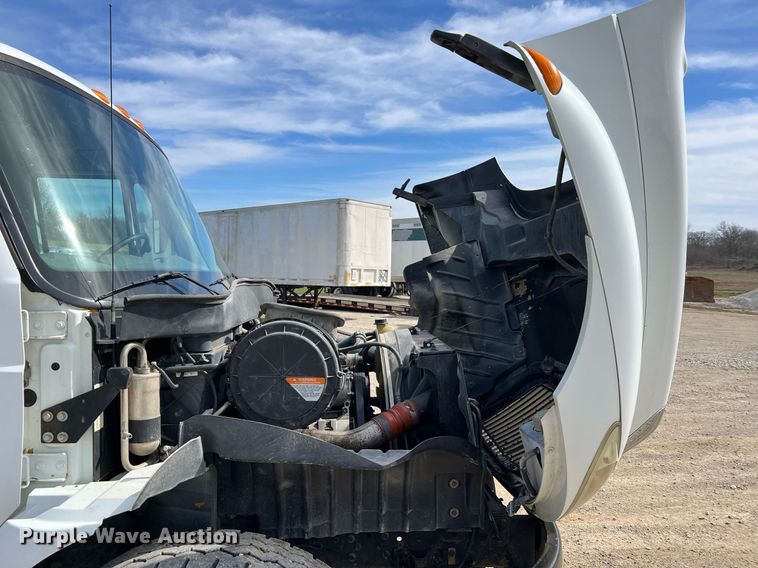 image for item LI9579 2007 International 4300  rollback truck