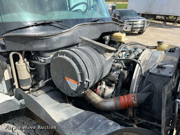 image for item LI9579 2007 International 4300  rollback truck