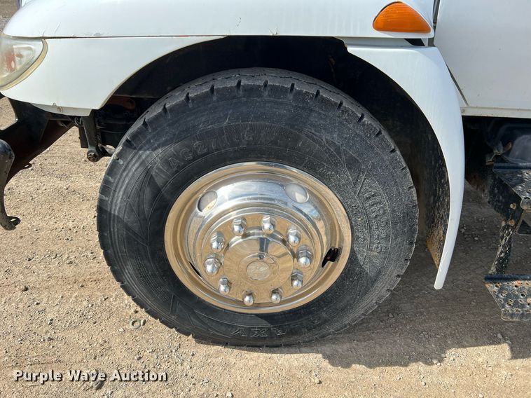 image for item LI9579 2007 International 4300  rollback truck