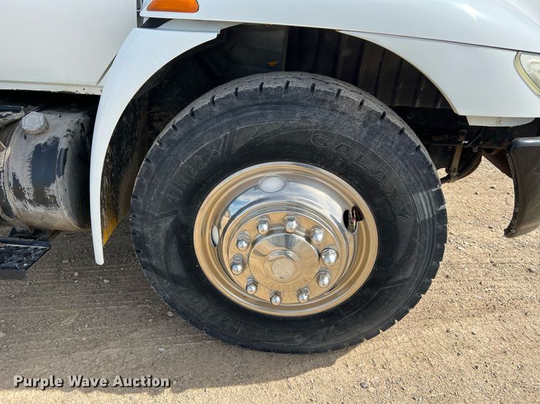 image for item LI9579 2007 International 4300  rollback truck