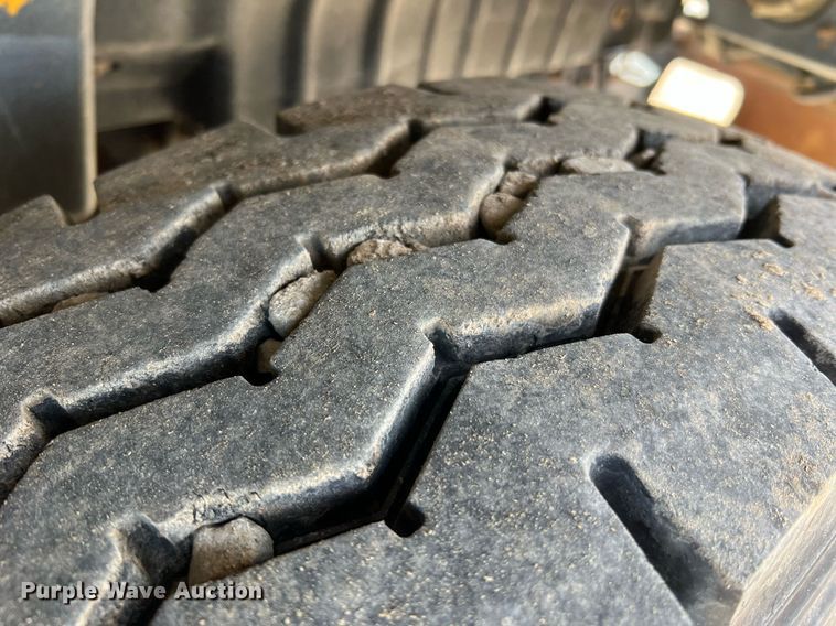 image for item LI9579 2007 International 4300  rollback truck