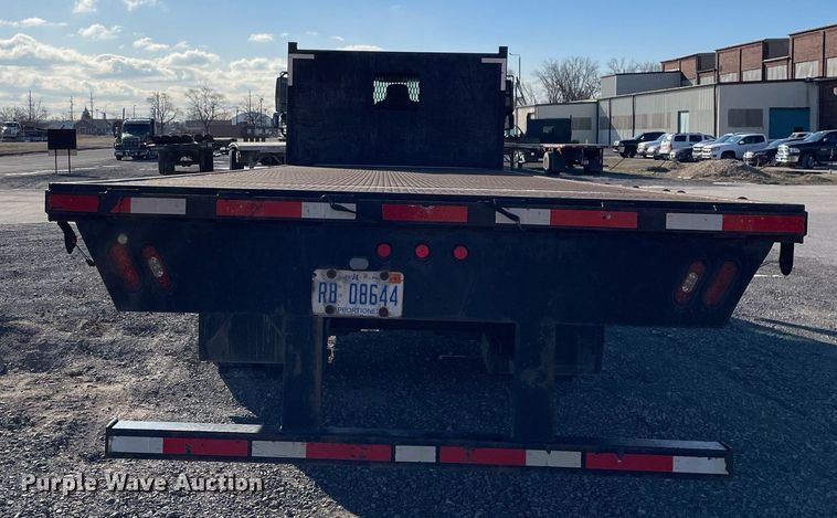 image for item LJ9542 2007 International 4300  flatbed truck