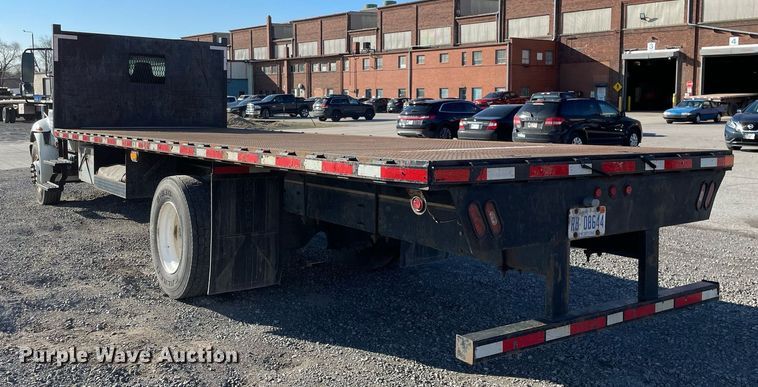 image for item LJ9542 2007 International 4300  flatbed truck