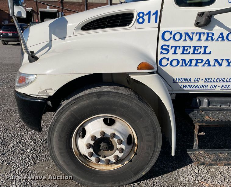 image for item LJ9542 2007 International 4300  flatbed truck