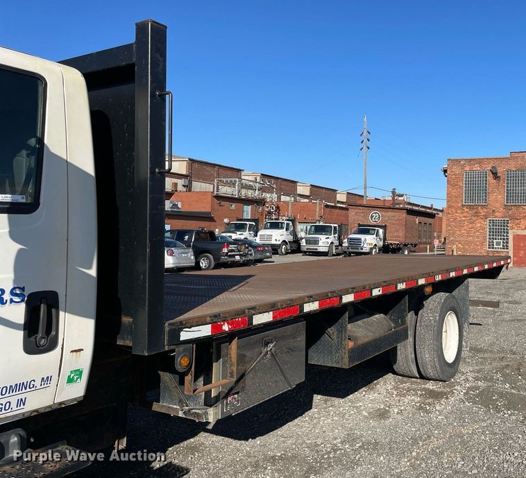 image for item LJ9542 2007 International 4300  flatbed truck