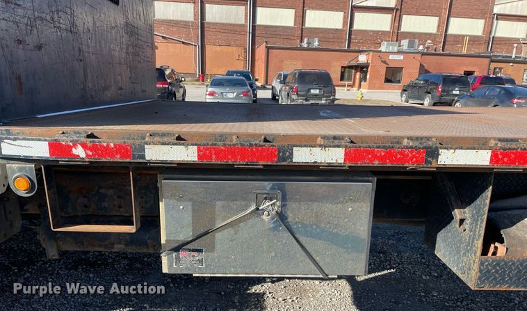 image for item LJ9542 2007 International 4300  flatbed truck