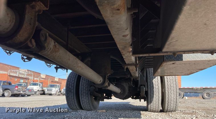 image for item LJ9542 2007 International 4300  flatbed truck