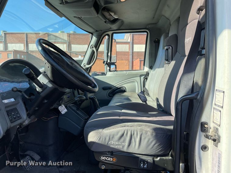 image for item LJ9542 2007 International 4300  flatbed truck