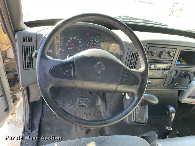 image for item LJ9542 2007 International 4300  flatbed truck