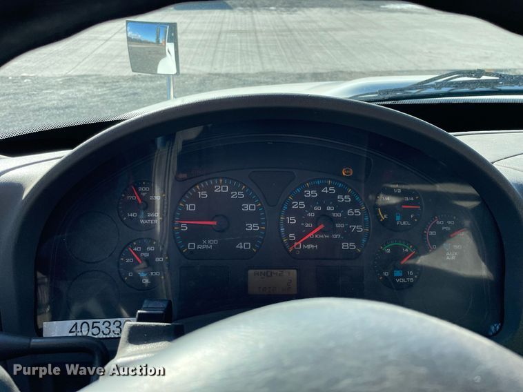 image for item LJ9542 2007 International 4300  flatbed truck