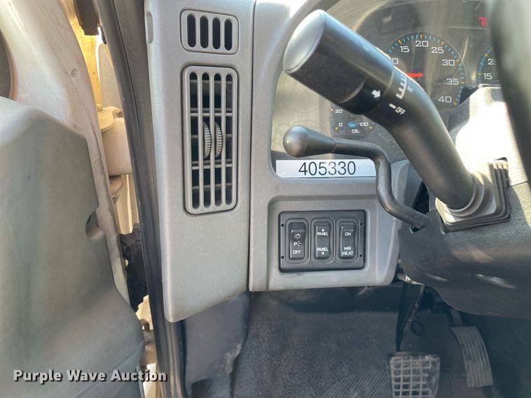 image for item LJ9542 2007 International 4300  flatbed truck