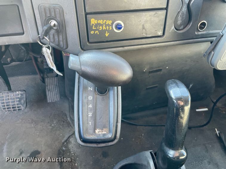 image for item LJ9542 2007 International 4300  flatbed truck