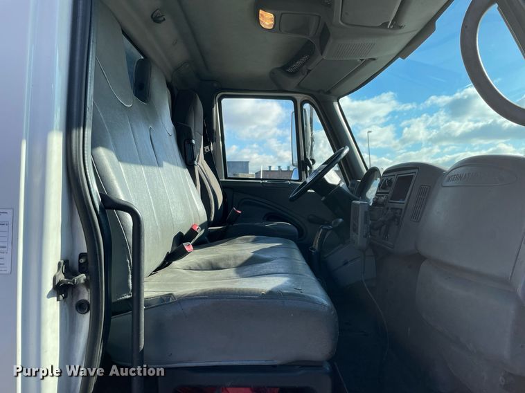 image for item LJ9542 2007 International 4300  flatbed truck