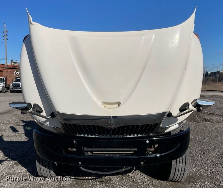 image for item LJ9542 2007 International 4300  flatbed truck