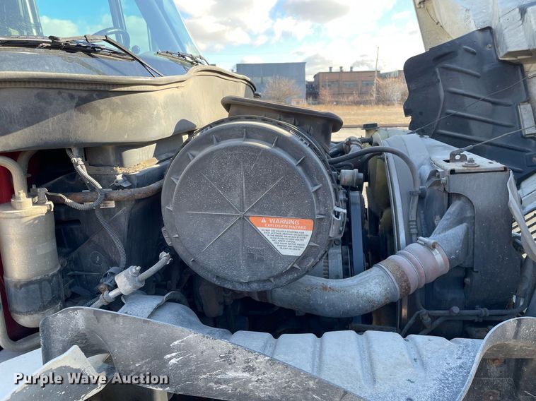 image for item LJ9542 2007 International 4300  flatbed truck