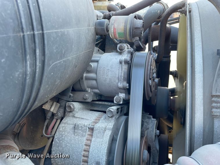 image for item LJ9542 2007 International 4300  flatbed truck