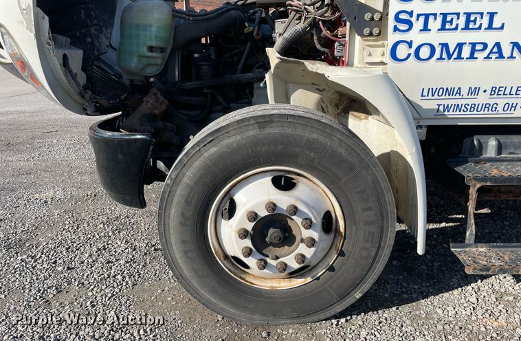 image for item LJ9542 2007 International 4300  flatbed truck