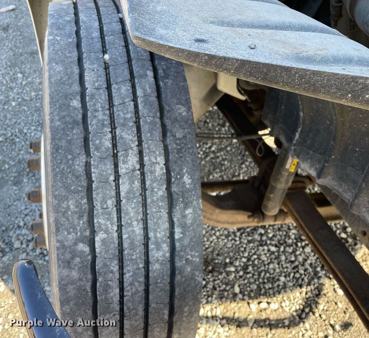 image for item LJ9542 2007 International 4300  flatbed truck