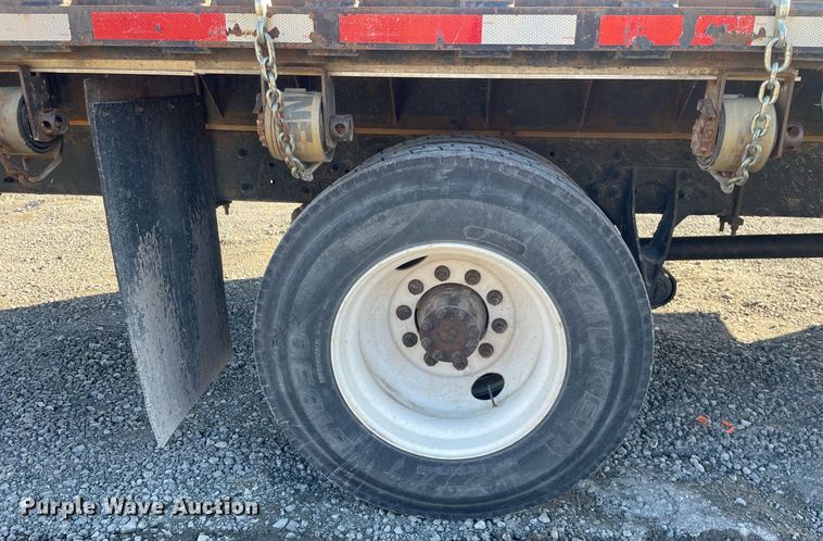 image for item LJ9542 2007 International 4300  flatbed truck