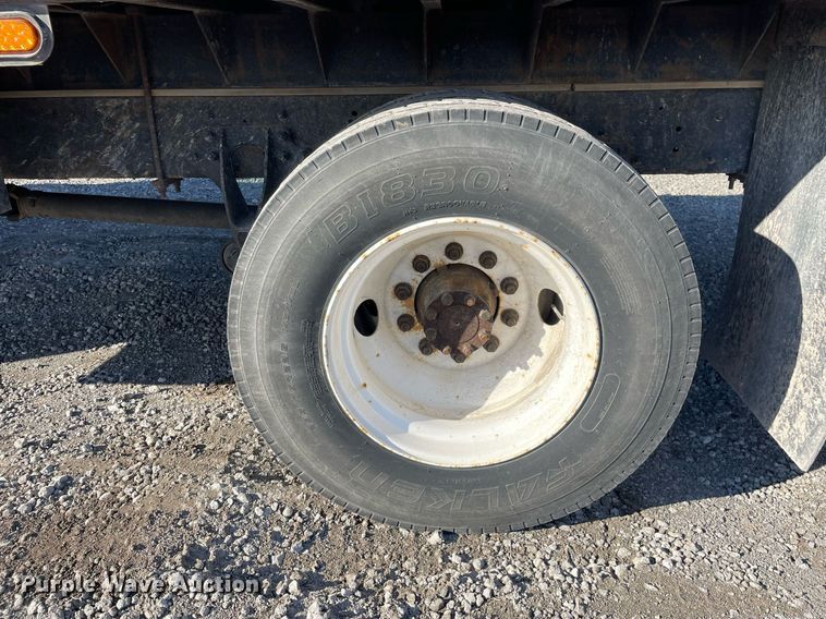 image for item LJ9542 2007 International 4300  flatbed truck