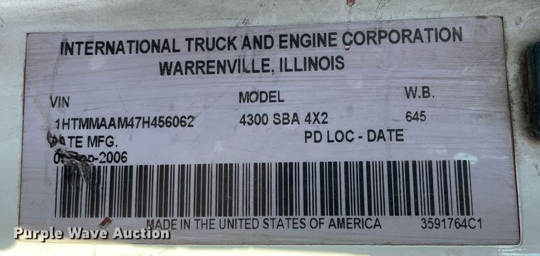 image for item LJ9542 2007 International 4300  flatbed truck