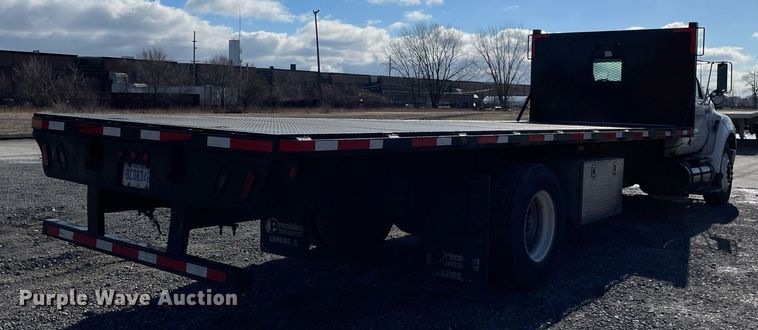 image for item LJ9543 2004 Ford F650 Super Duty XL  flatbed truck