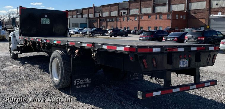 image for item LJ9543 2004 Ford F650 Super Duty XL  flatbed truck