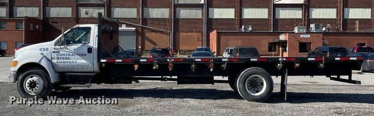 image for item LJ9543 2004 Ford F650 Super Duty XL  flatbed truck