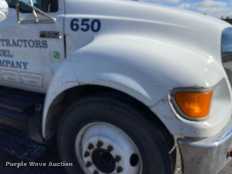 image for item LJ9543 2004 Ford F650 Super Duty XL  flatbed truck