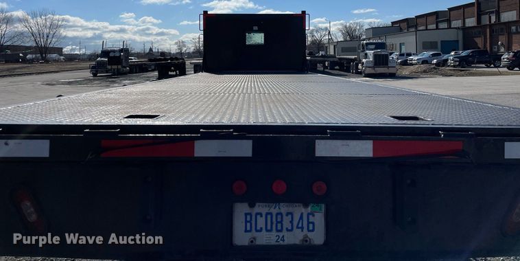 image for item LJ9543 2004 Ford F650 Super Duty XL  flatbed truck