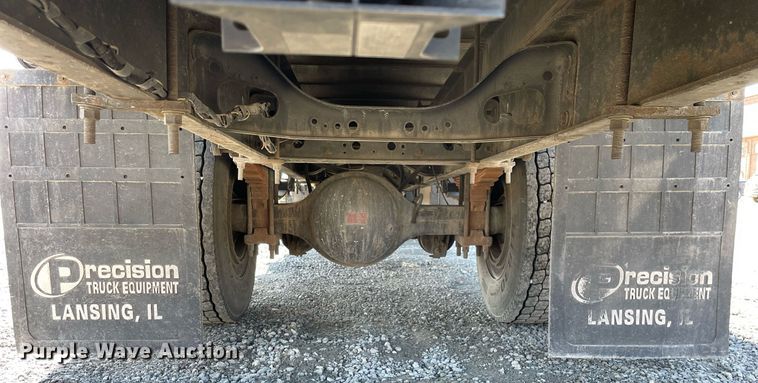 image for item LJ9543 2004 Ford F650 Super Duty XL  flatbed truck