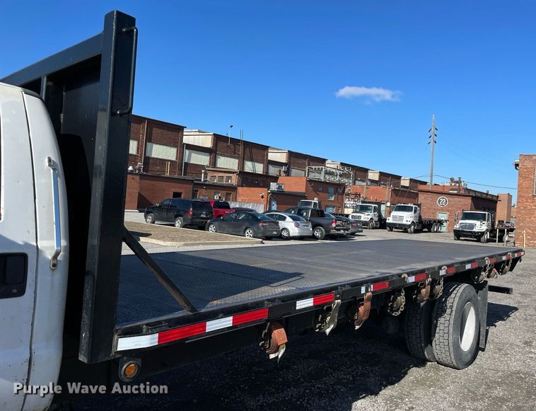 image for item LJ9543 2004 Ford F650 Super Duty XL  flatbed truck