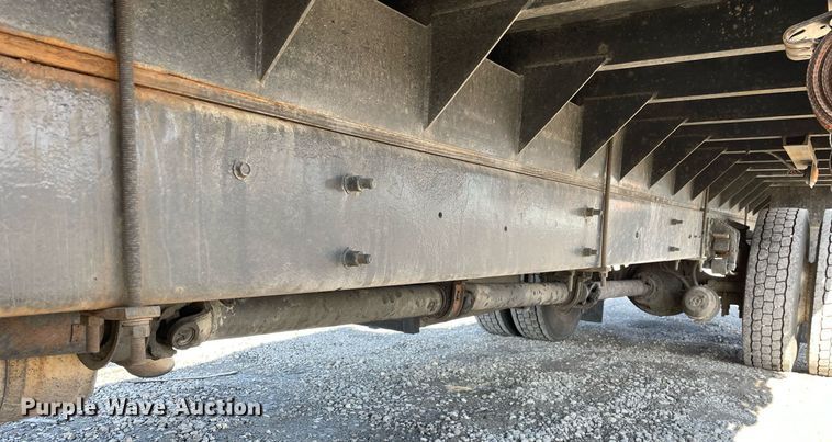 image for item LJ9543 2004 Ford F650 Super Duty XL  flatbed truck