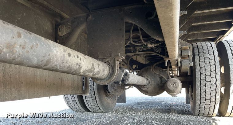 image for item LJ9543 2004 Ford F650 Super Duty XL  flatbed truck