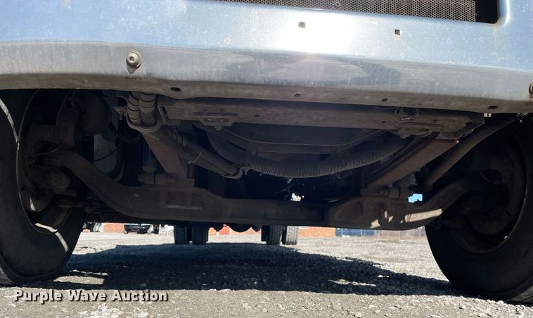 image for item LJ9543 2004 Ford F650 Super Duty XL  flatbed truck