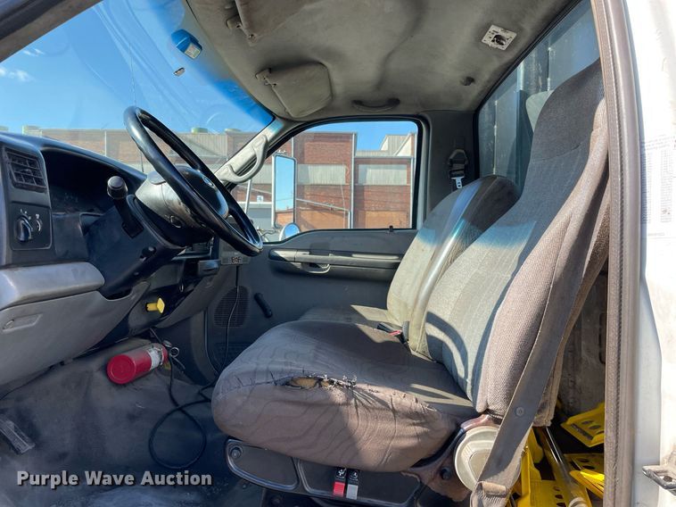 image for item LJ9543 2004 Ford F650 Super Duty XL  flatbed truck