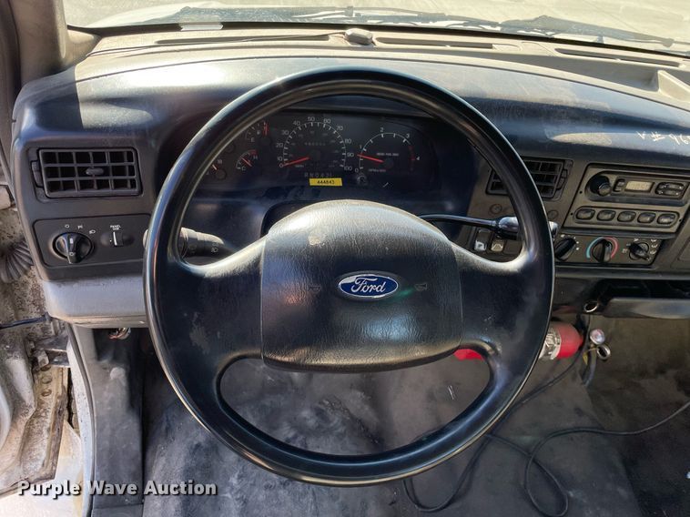 image for item LJ9543 2004 Ford F650 Super Duty XL  flatbed truck