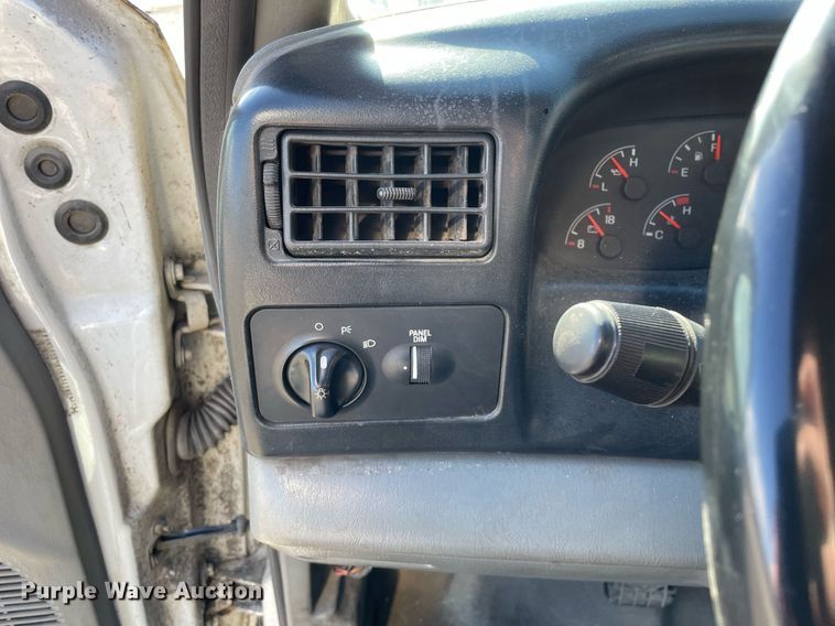 image for item LJ9543 2004 Ford F650 Super Duty XL  flatbed truck