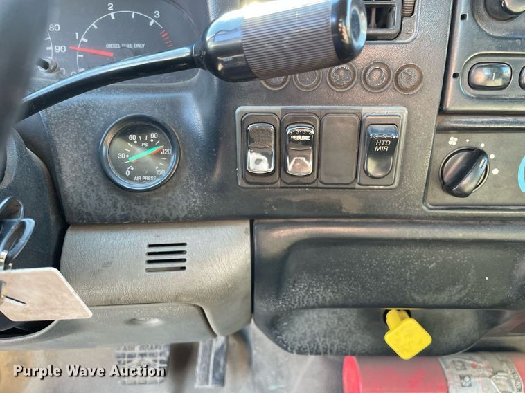 image for item LJ9543 2004 Ford F650 Super Duty XL  flatbed truck