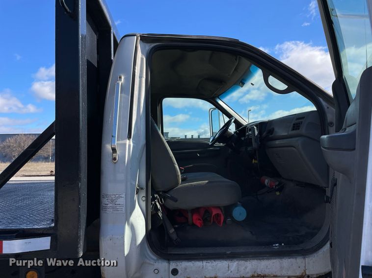 image for item LJ9543 2004 Ford F650 Super Duty XL  flatbed truck