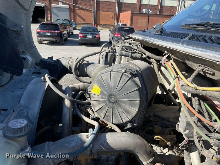 image for item LJ9543 2004 Ford F650 Super Duty XL  flatbed truck