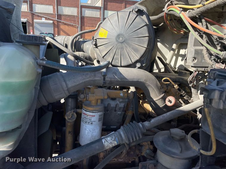 image for item LJ9543 2004 Ford F650 Super Duty XL  flatbed truck