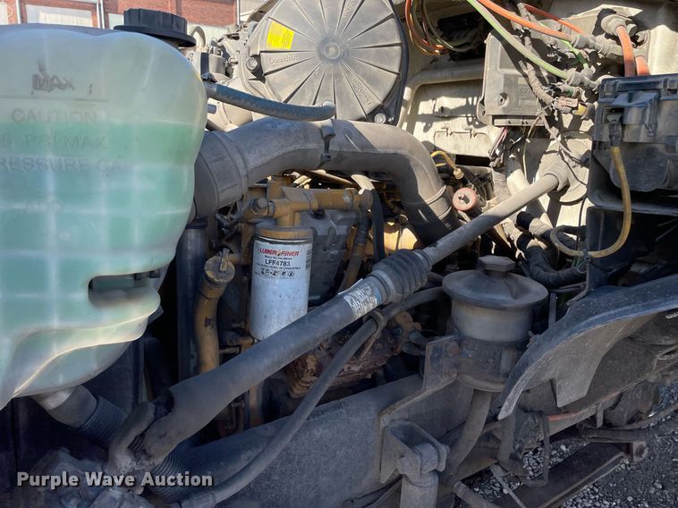 image for item LJ9543 2004 Ford F650 Super Duty XL  flatbed truck